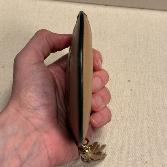 Gucci Soho Interlocking Round Patent Leather Coin Purse - Picture 7 of 7